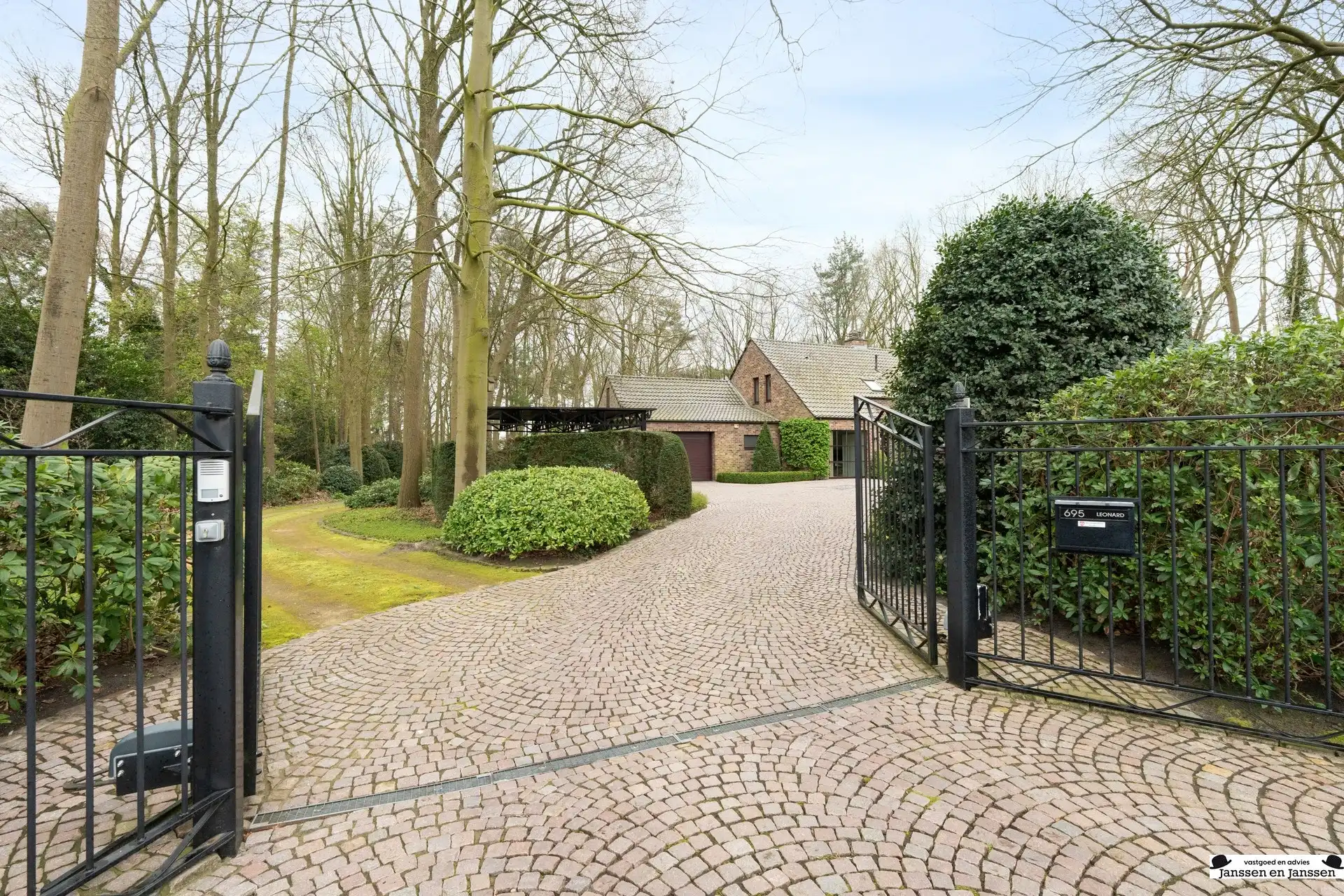 Karaktervolle villa op aan de Bredabaan te Gooreind  foto 30