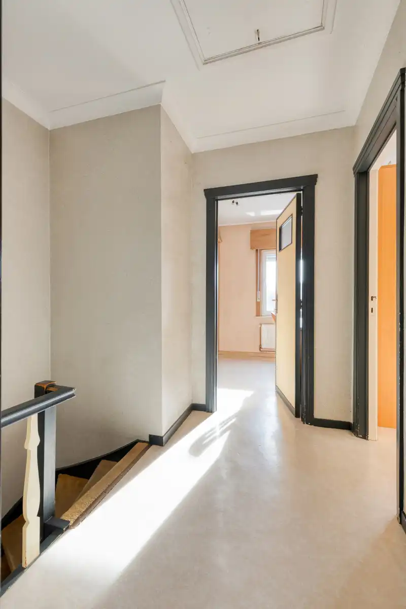 Solide halfopen bebouwing met 3 slaapkamers en garage foto 16