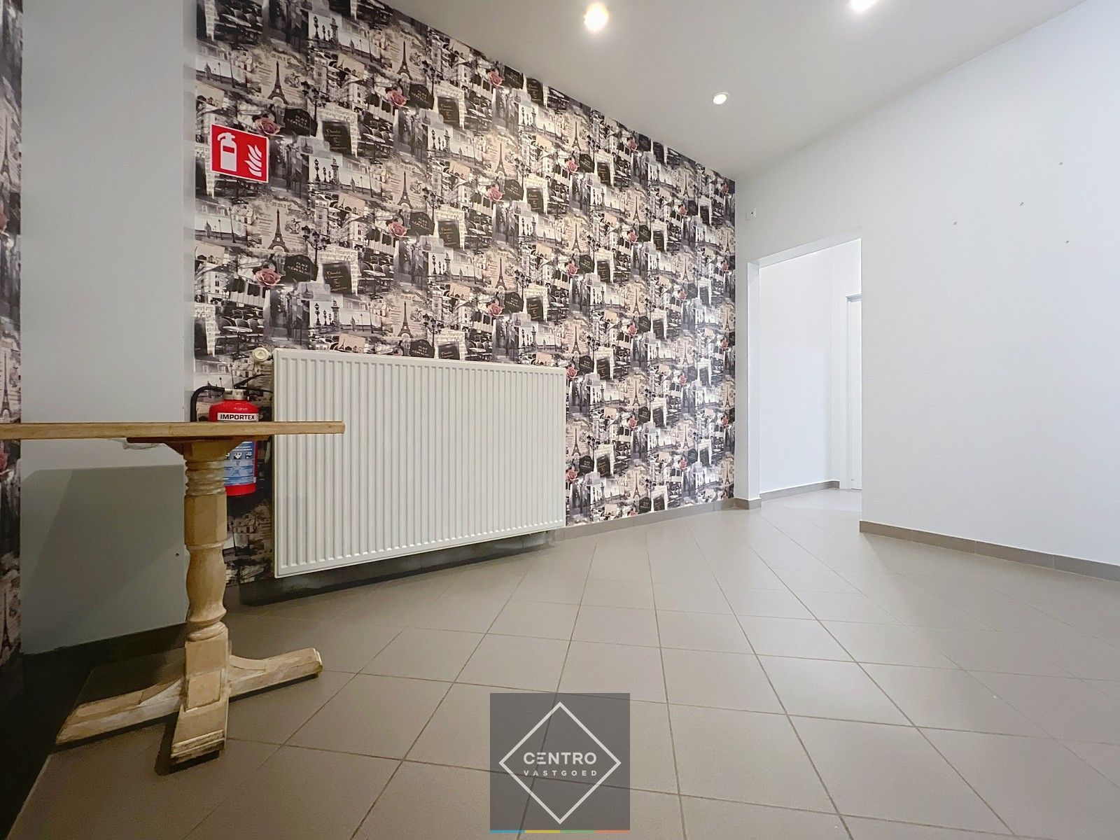 Ruim instapklaar handelspand met te renoveren woning (vroeger café Comodo en ook café Mozart) op de Grote Markt (Izegem) ! foto 14