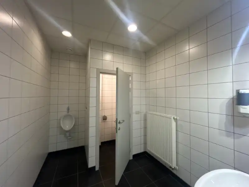 Instapklare KMO-unit met magazijn, kantoor & parking foto 12