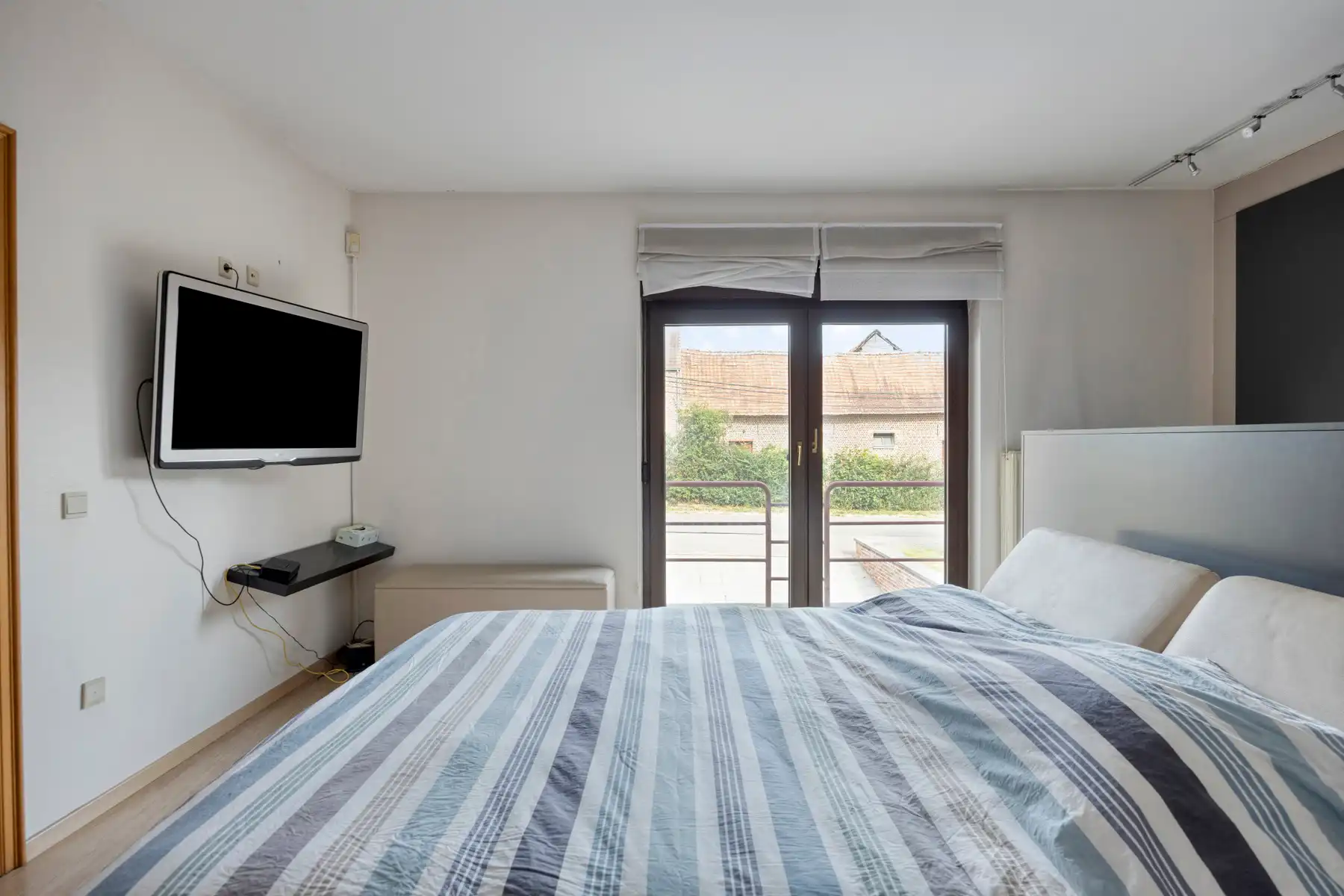 Goed gelegen villa met 6 slaapkamers en grote tuin foto 12