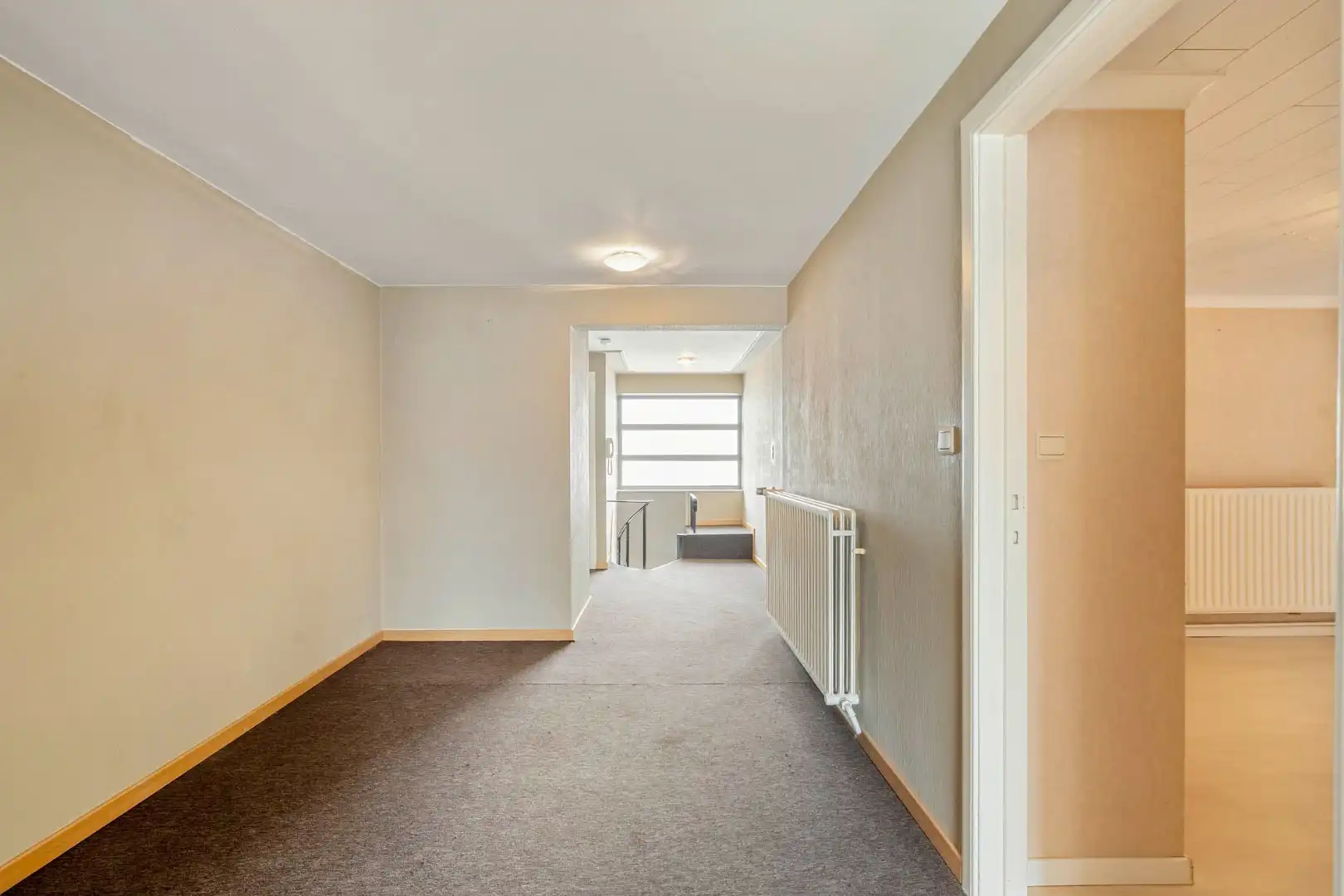 Comfortabel, zeer ruim appartement met 4 slaapkamers, terras en garage in het centrum van Neeroeteren!  foto 23