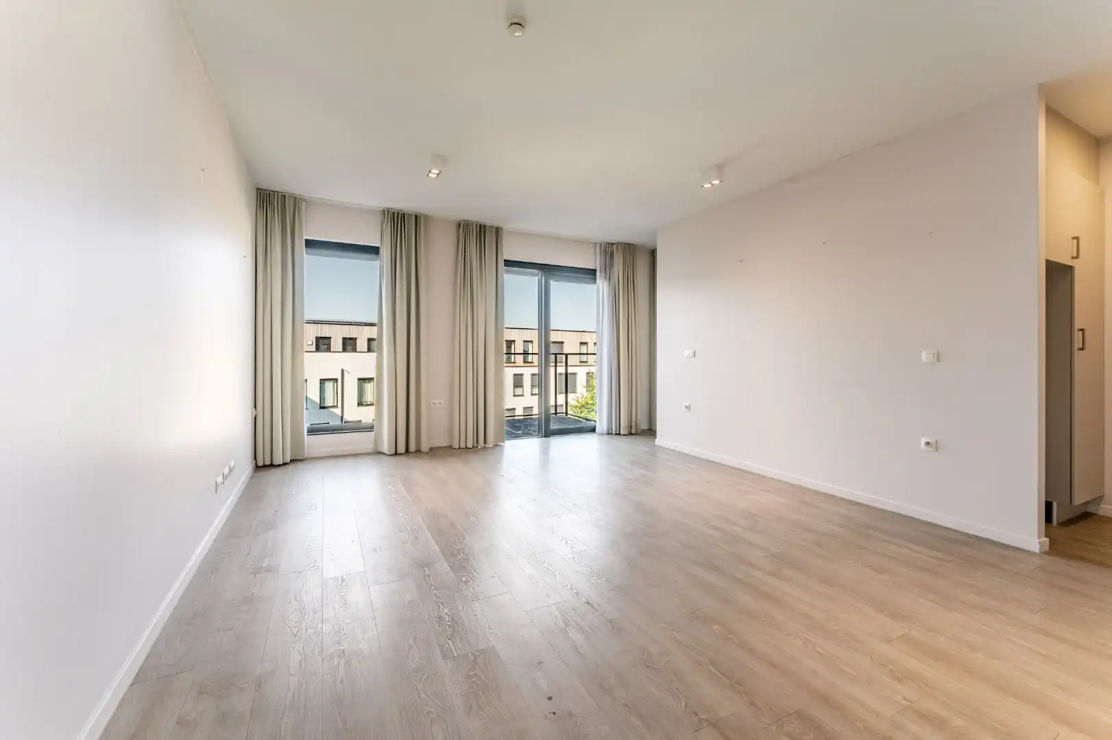  Volledig / modern uitgeruste service flat (nieuwbouw)  in een prachtige groene omgeving. foto 7