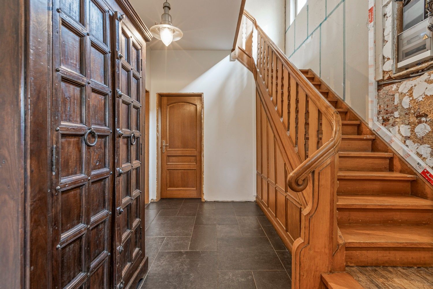 Grotendeels gerenoveerde woning met 5 slaapkamers! foto 6
