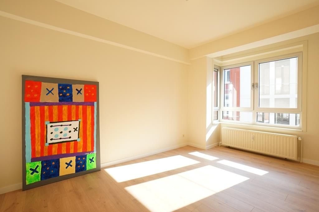 Pas gerenoveerd twee slaapkamer appartement nabij Gent-Sint-Pieters. foto 7