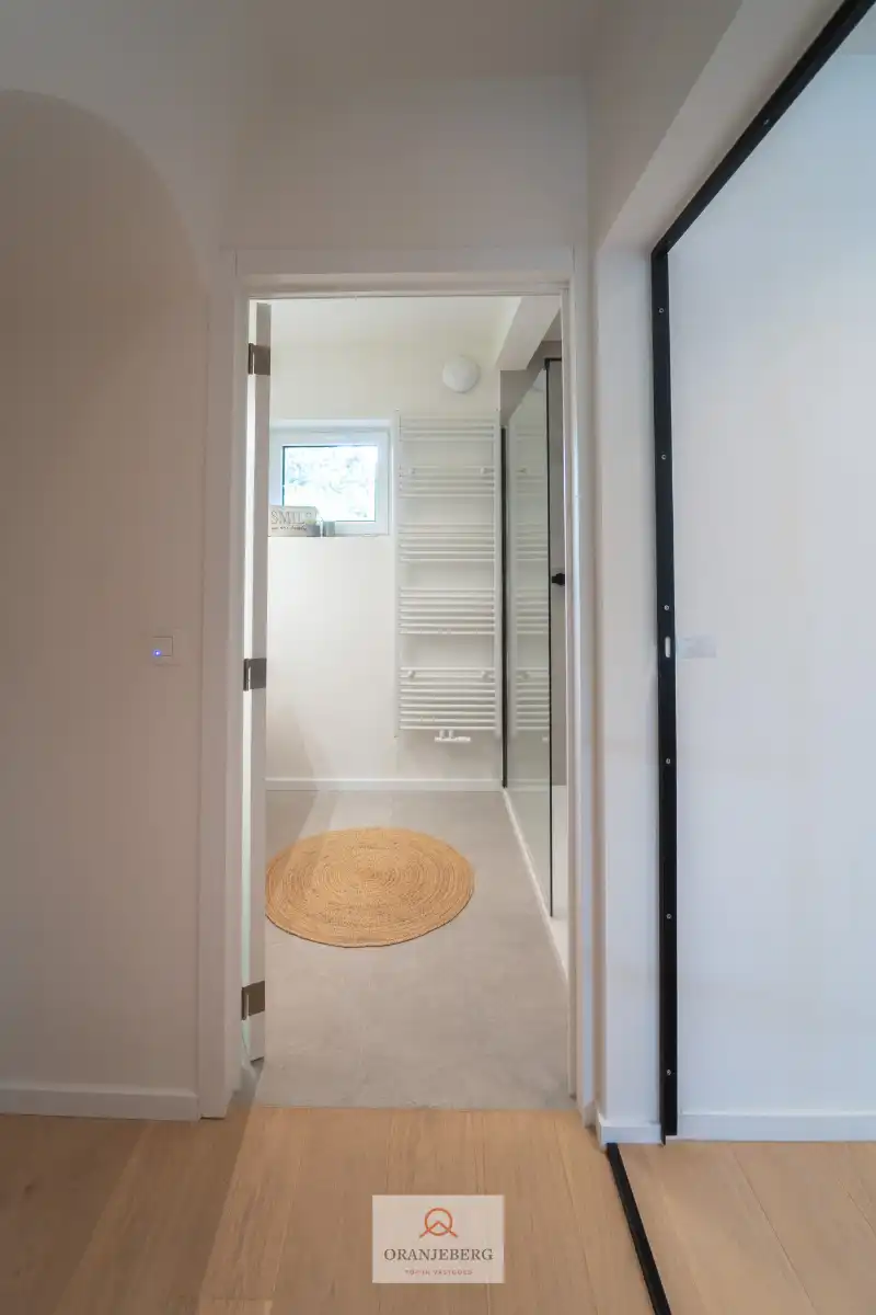 Uitmuntend gelegen gerenoveerde woning ! foto 23