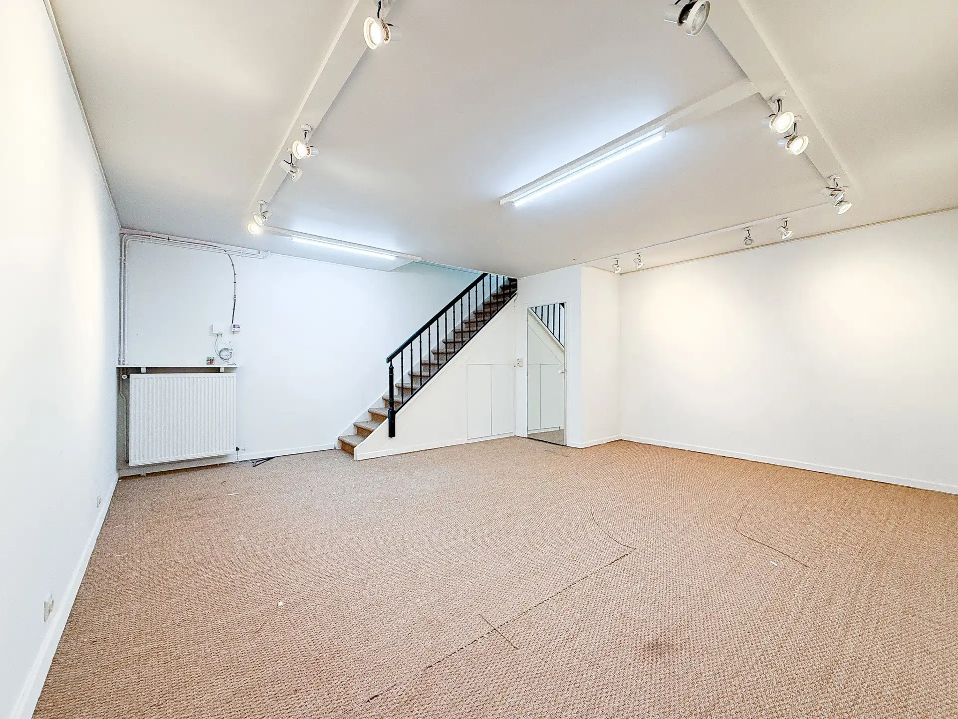 Handelspand gelegen op de ZEEDIJK, vlakbij het Albertplein foto 9