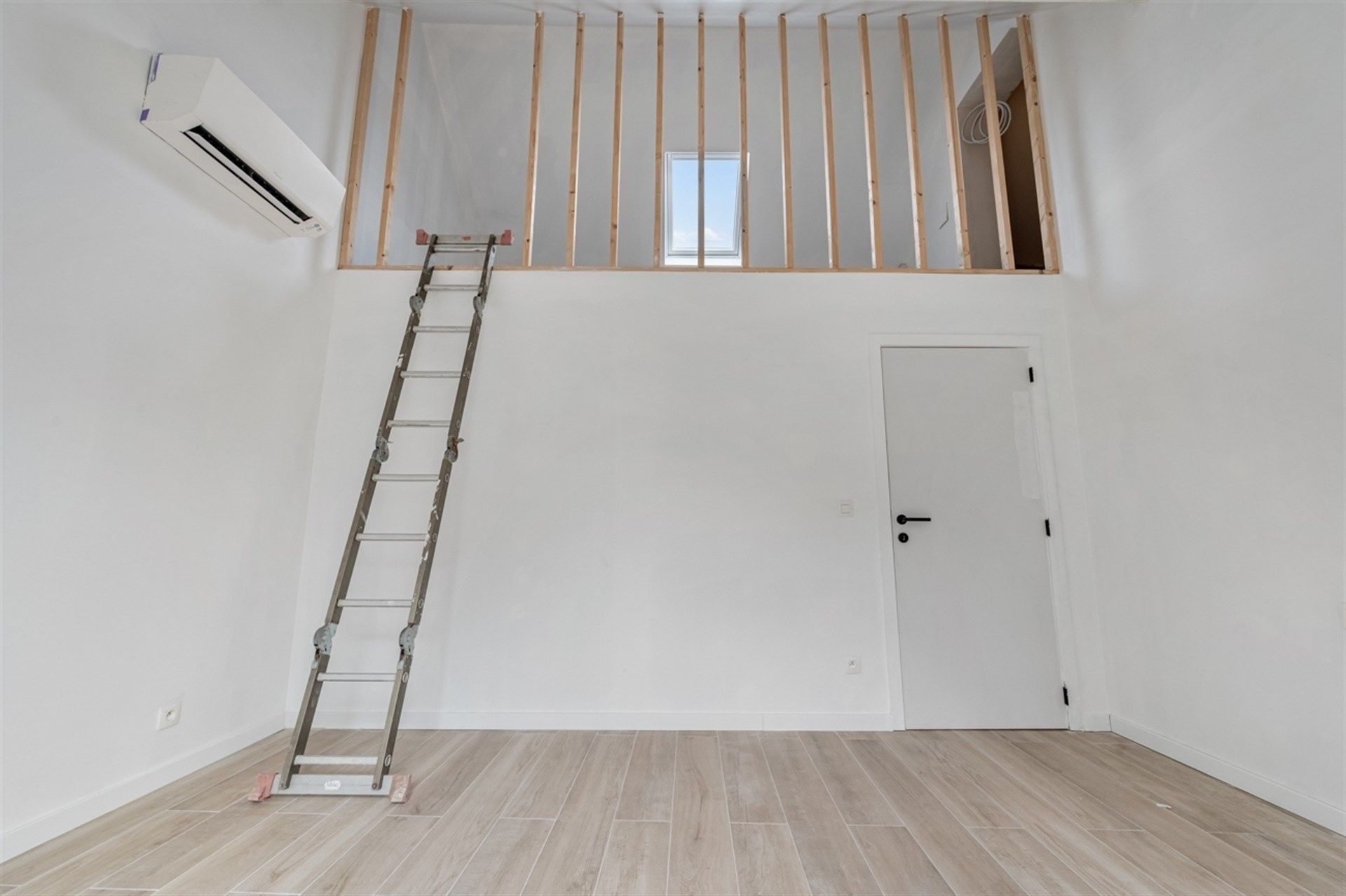 Instapklaar appartement met terras op toplocatie in het centrum foto 6