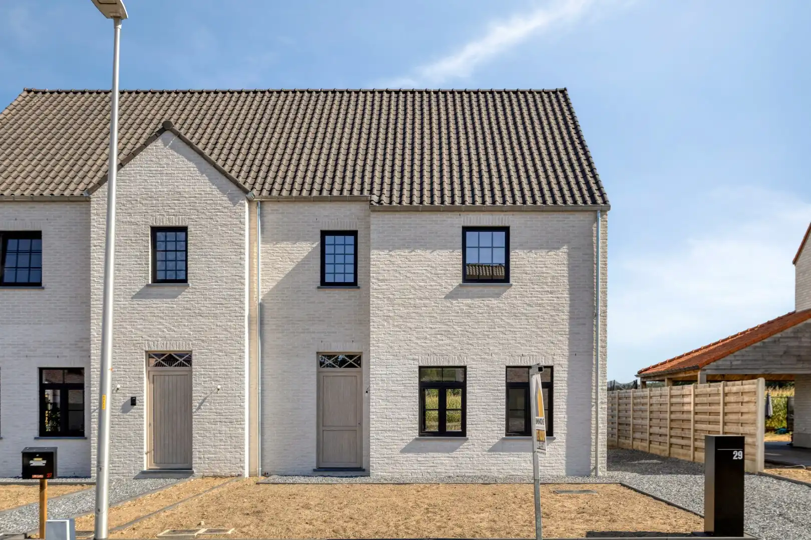 Nieuwbouw-woning in landelijke stijl met 3 slpk op 3 a 82 ca. foto 2