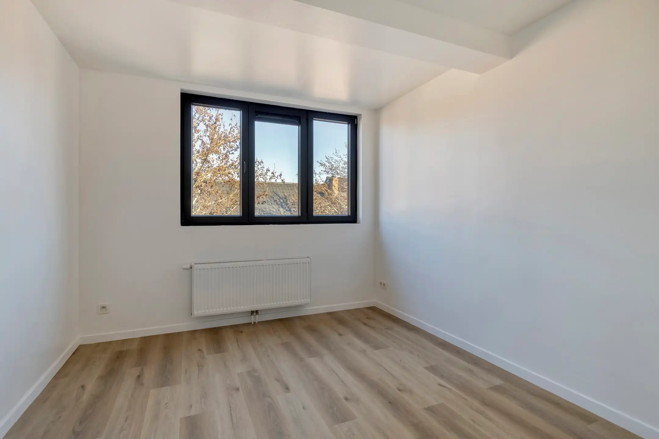 Zeer ruim appartement met 3 slaapkamers, 2 badkamers en tuin foto 9