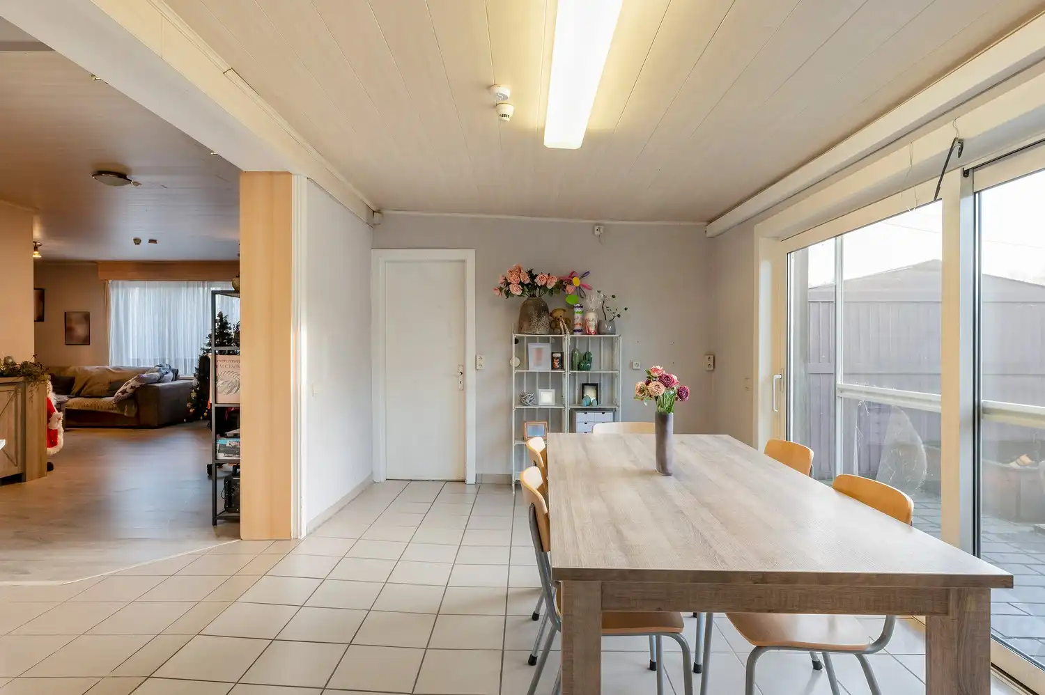 Uiterst gunstig gelegen kantoor met woonst. foto 34