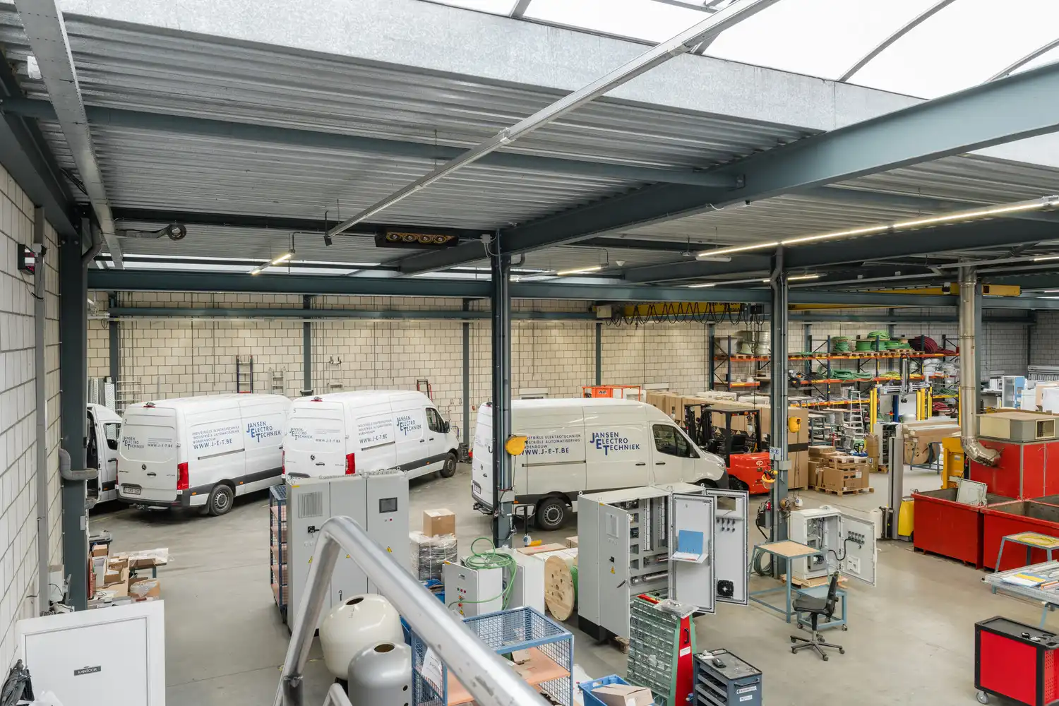 BEDRIJFSPAND MET CONCIERGEWONING foto 112