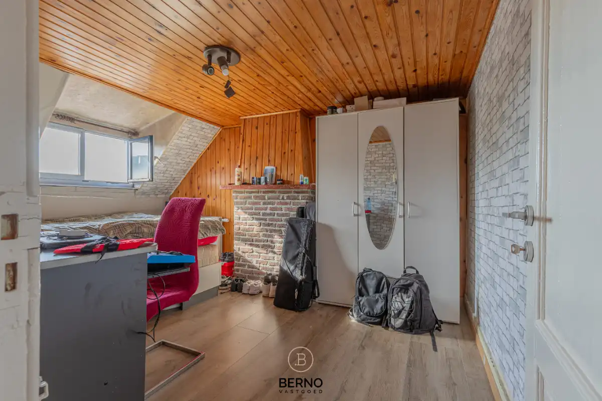 Op te frissen woning met koer foto 11