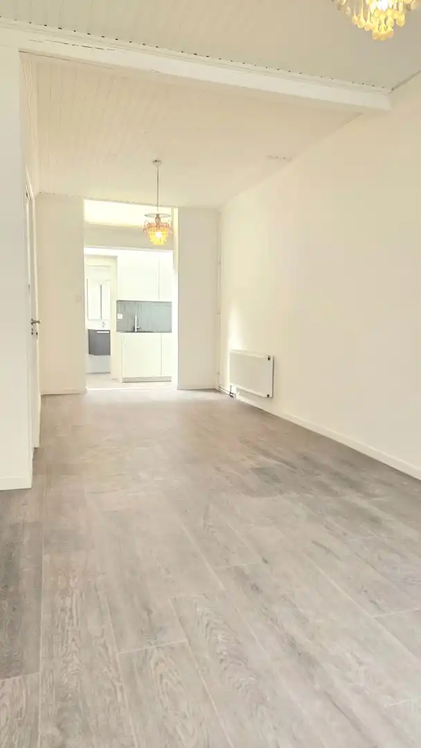 Studio met vernieuwde keuken en badkamer foto {{pictureIndex}}