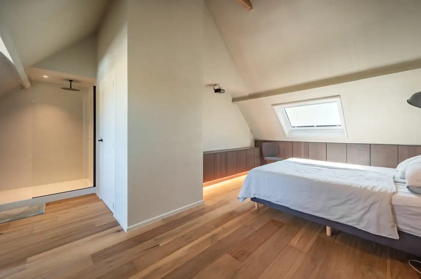 Prachtig gerenoveerde woning op een toplocatie in Knokke, met weidse open zichten over de Knokse polders foto 18
