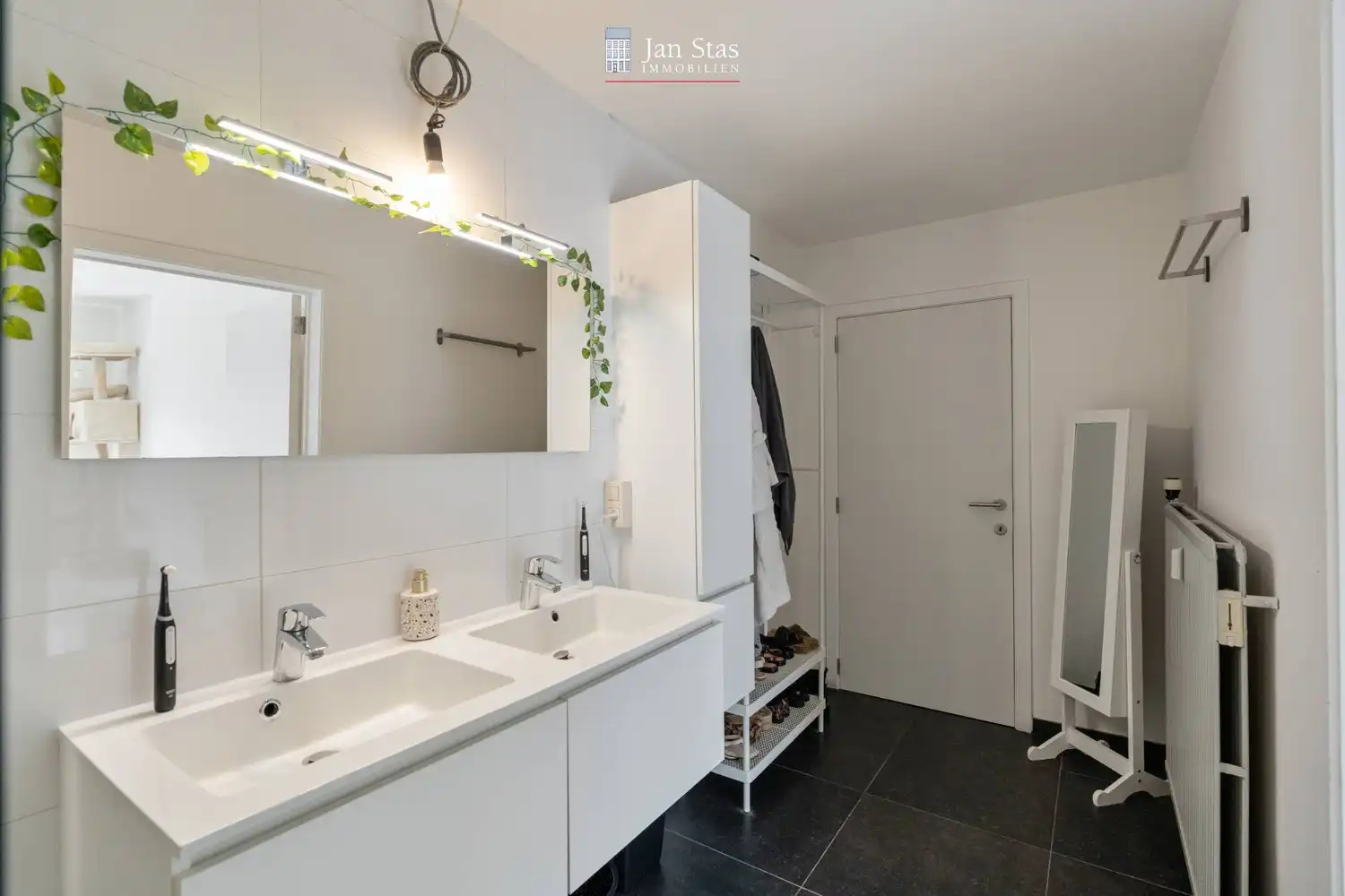 Instapklaar en ruim appartement met 2 slaapkamers en 3 garageboxen nabij de Keizersberg te Leuven ! foto 19