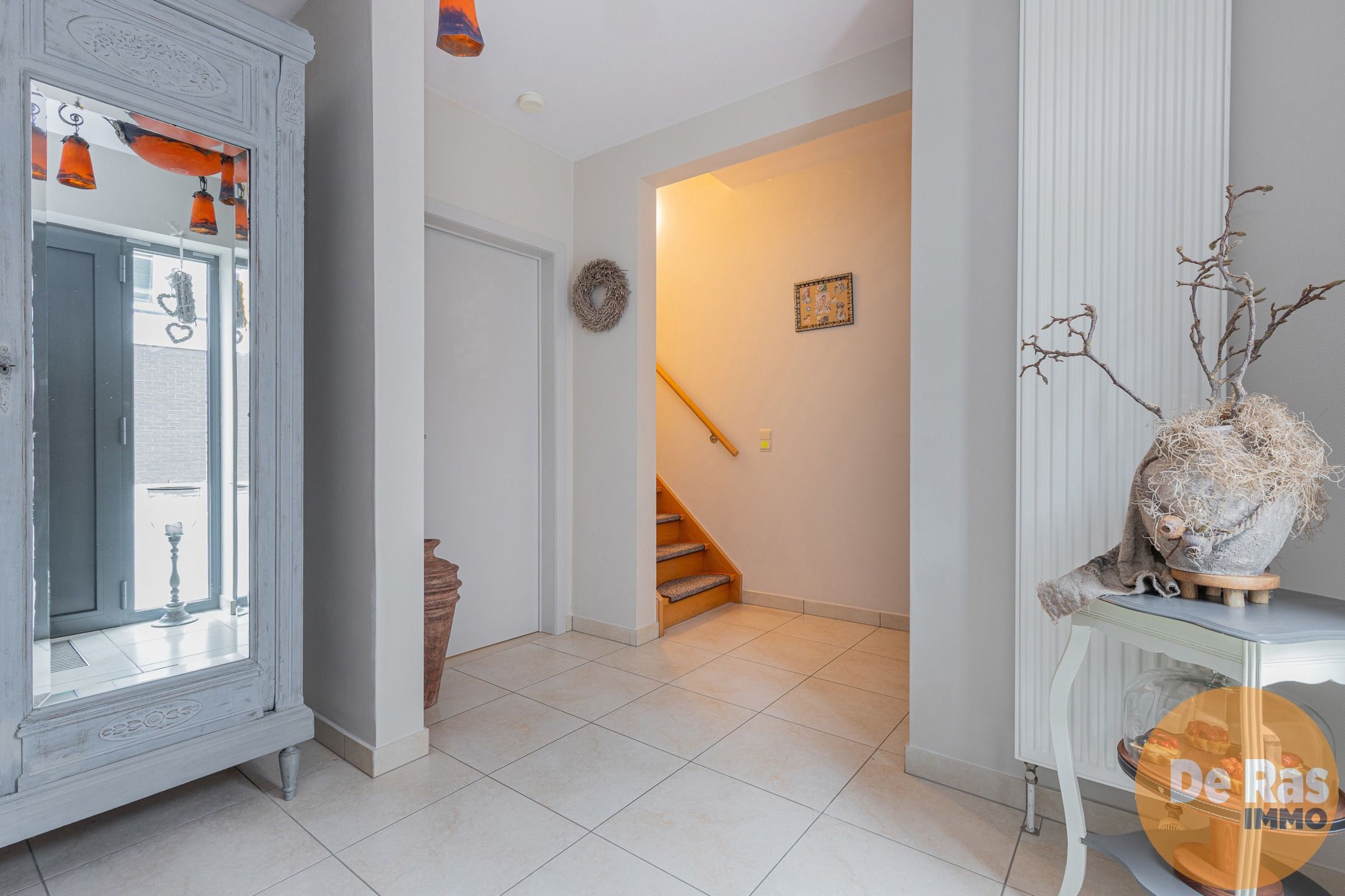 HERZELE - Ruime Bel-etage woning in centrum foto 2