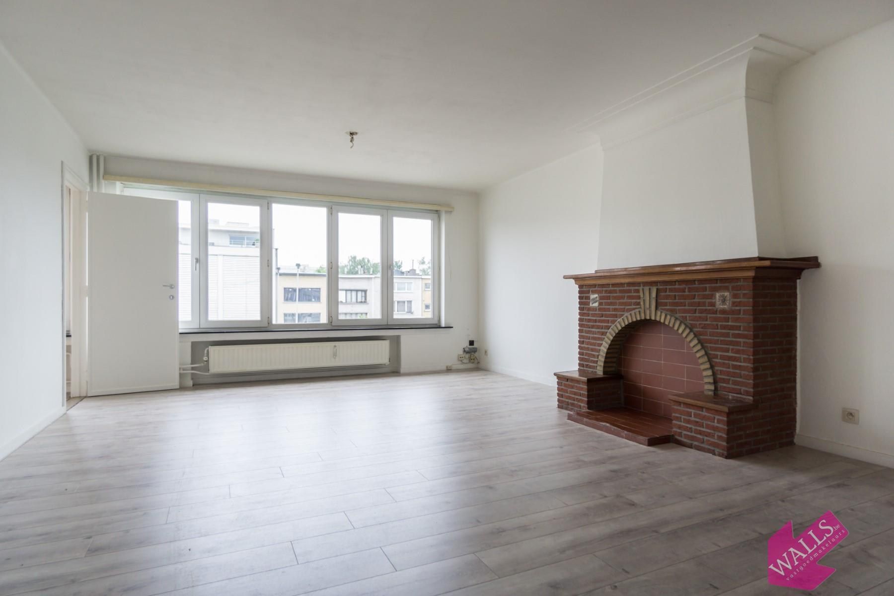 Gerenoveerd appartement met 2 slaapkamers en zonnig terrasje foto 2