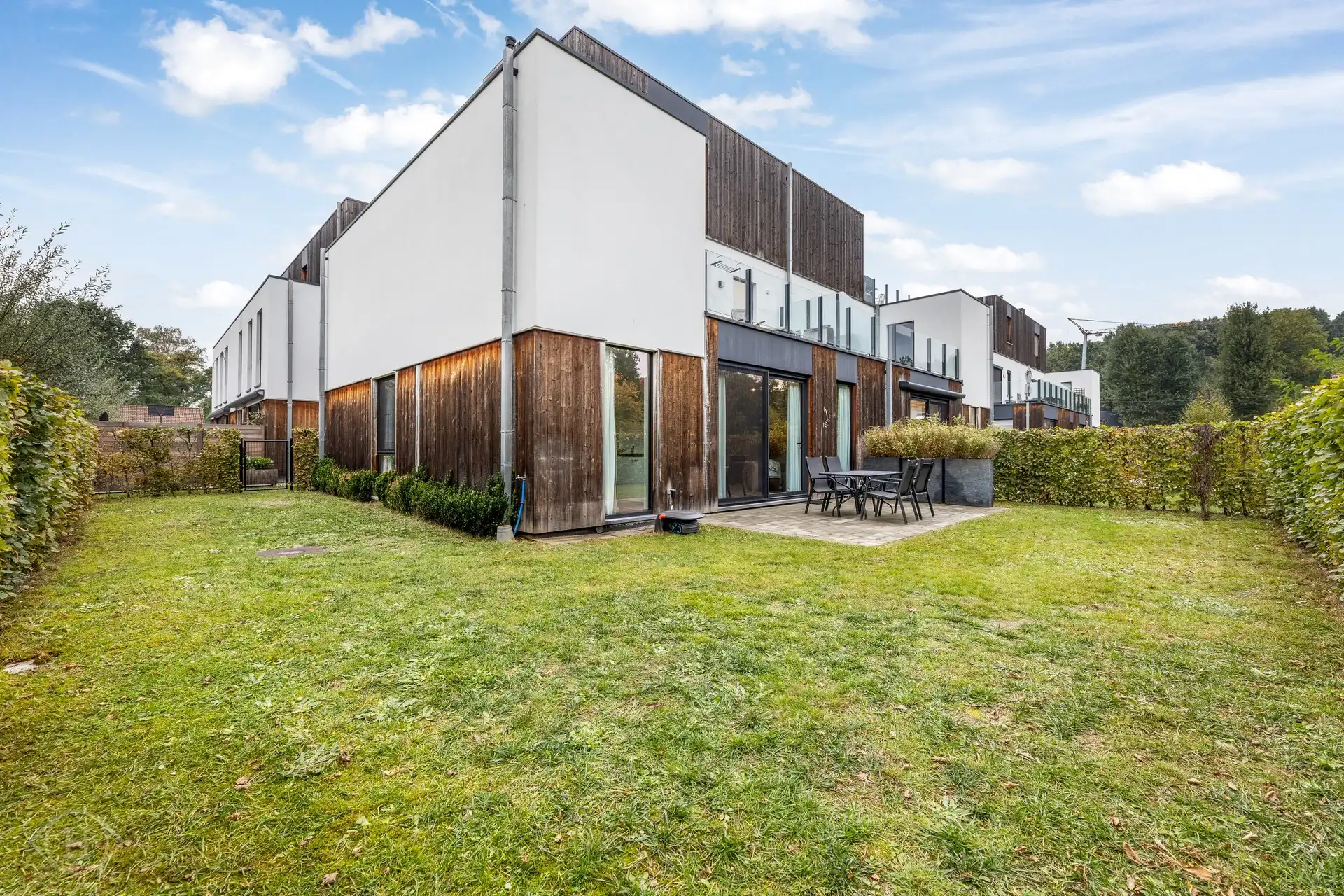 Modern 2-slaapkamerappartement met tuin foto 15