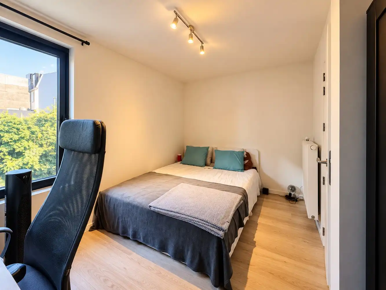 Energiezuinige, gerenoveerde stadswoning met 2 slaapkamers nabij het Zuidpark foto 7
