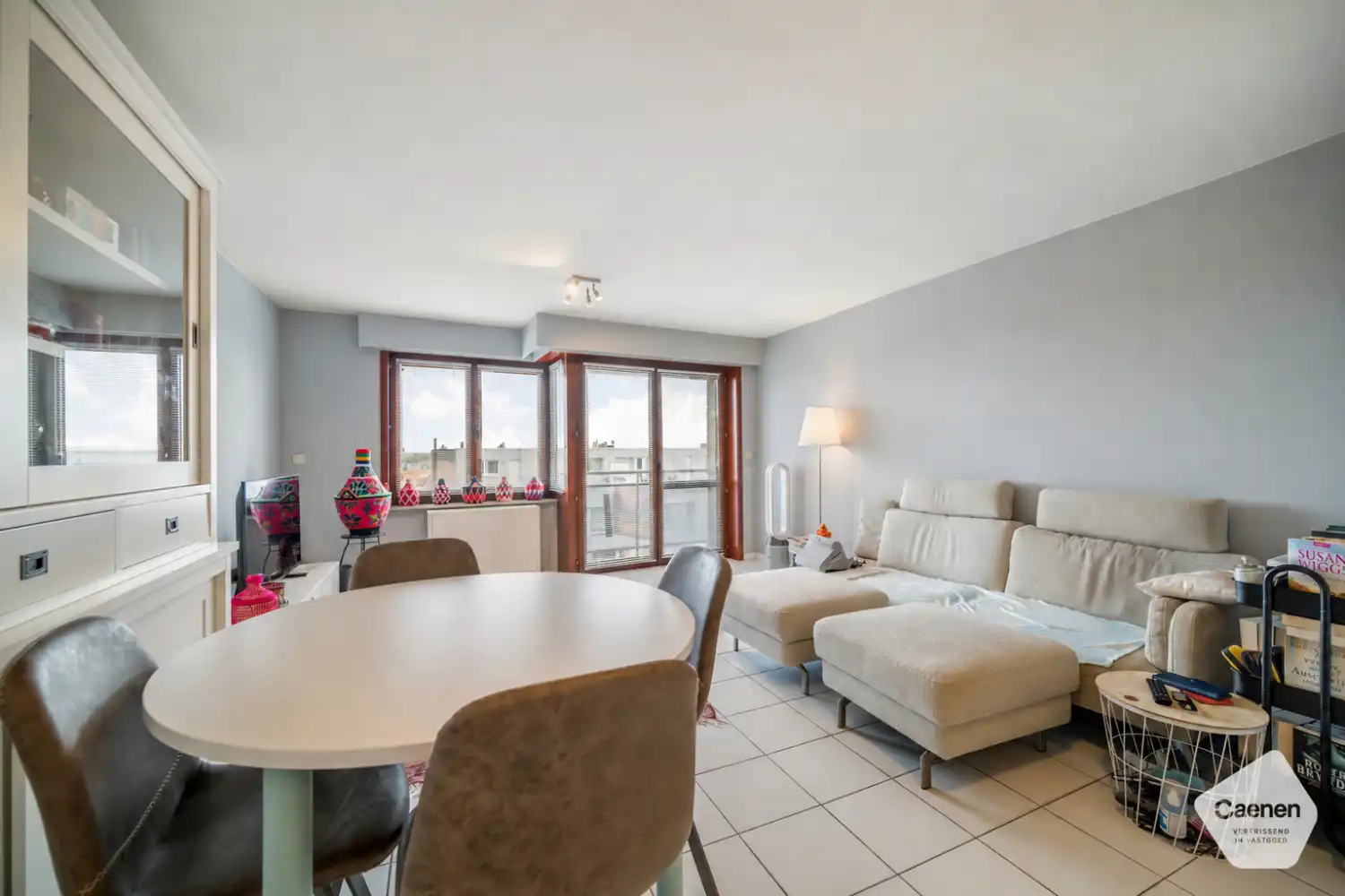 Lichtrijk twee slaapkamer appartement met terras op toplocatie foto 3
