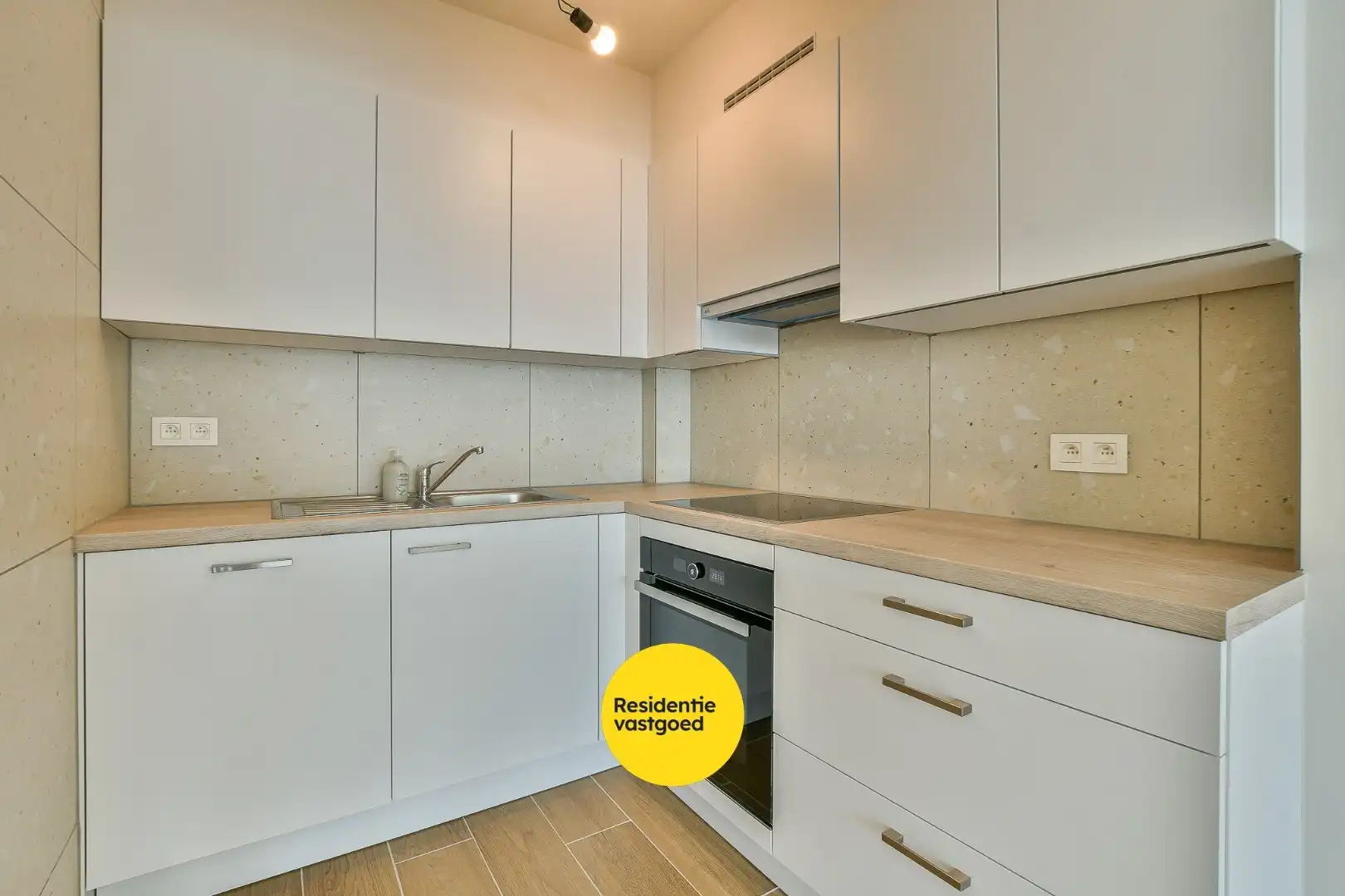 Te huur: prachtig gerenoveerd 2-slaapkamerappartement in centrum De Haan!  foto 5