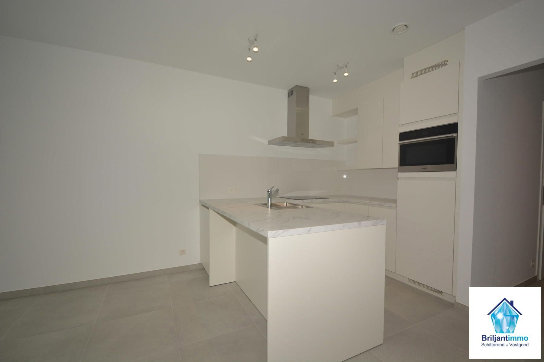 Ongelooflijk tof BEN appartement incl staanplaats en terras foto 6