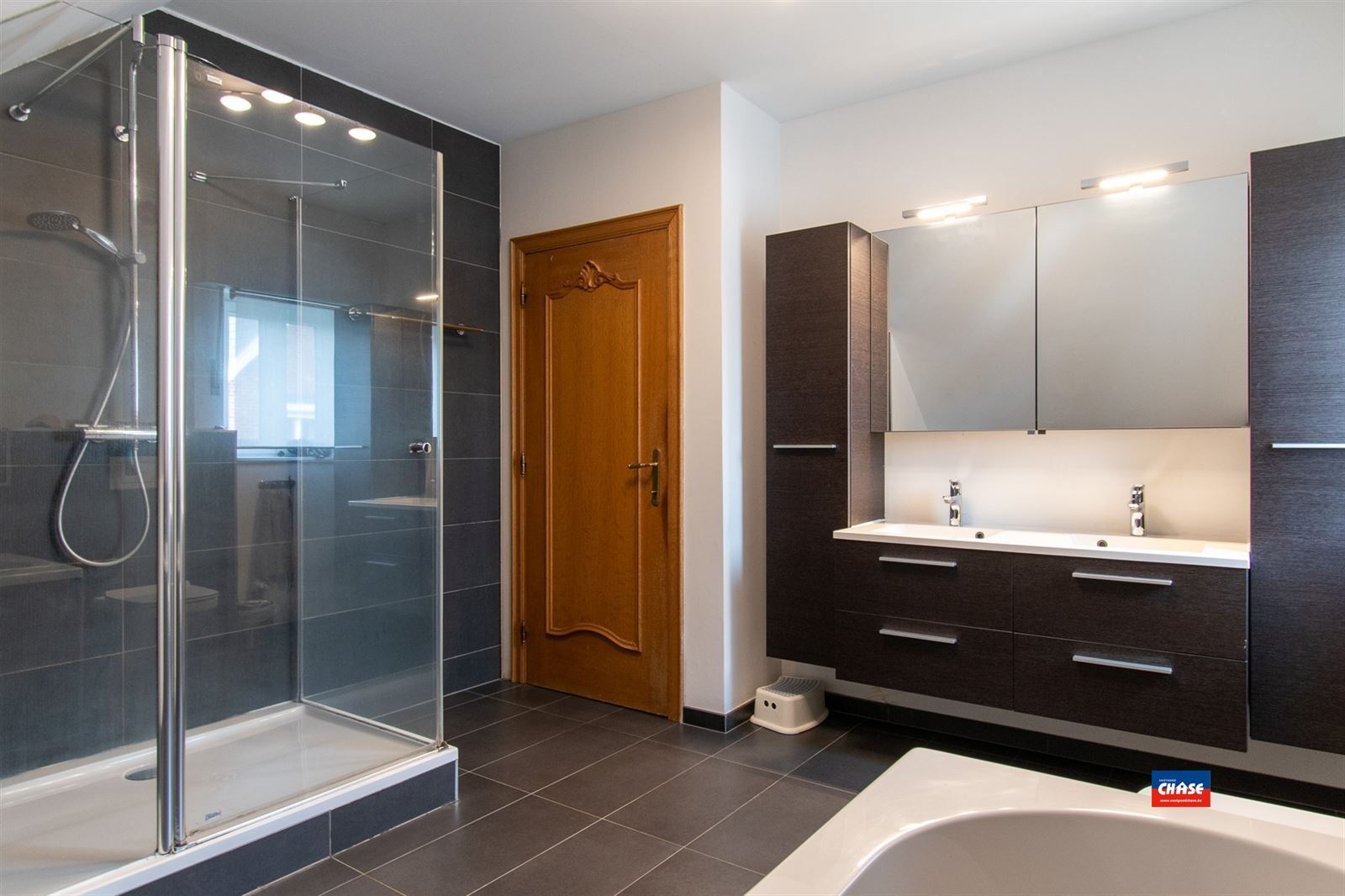 PRACHTIG LANDHUIS MET PRAKTIJKMOGELIJKHEDEN EN ZWEMBAD OP EEN TOTALE OPPERVLAKTE VAN 10a 50ca  foto 34