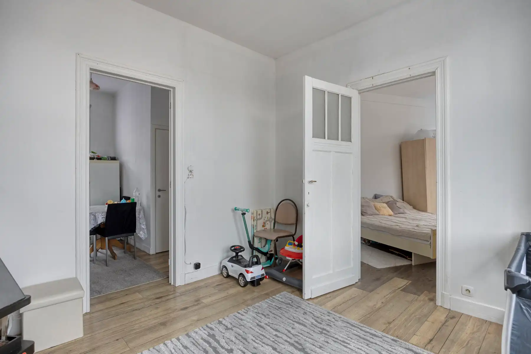 Handelspand met bewoning op topligging foto 13