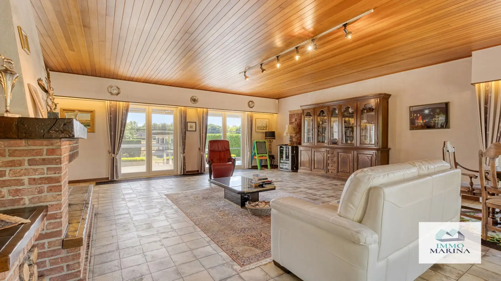 EXCLUSIEVE VILLA OP 6.530M² MET ZWEMBAD EN 4 SLPKS foto 7