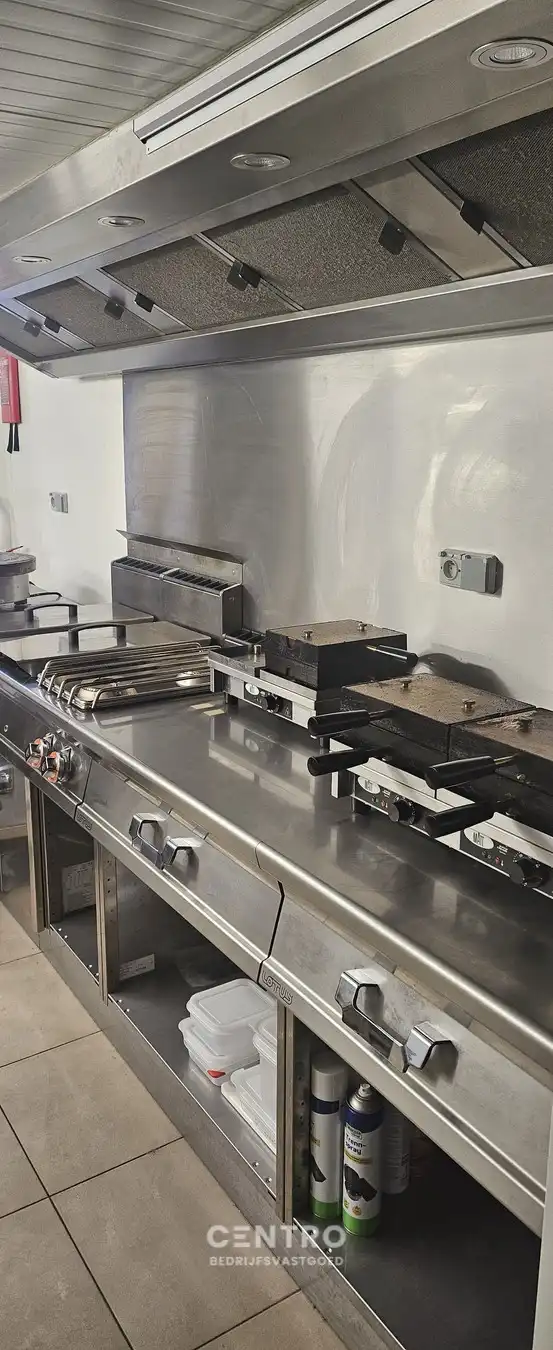 Instapklare HORECA-ZAAK met WOONST (3 slpkms) te huur in Oudenburg. Op hoekligging! foto 6