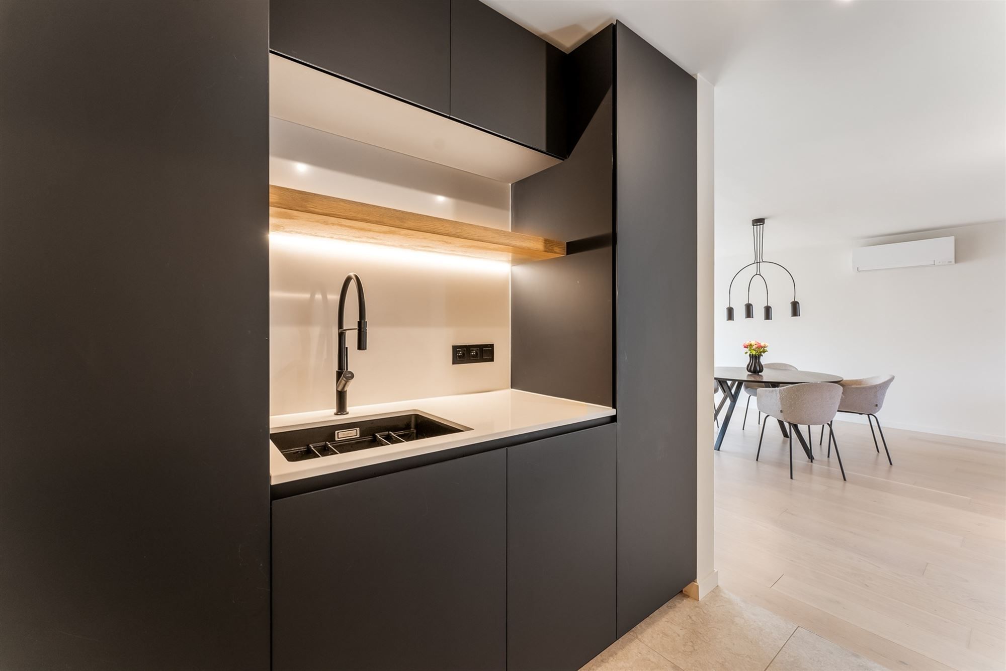 KNAP GERENOVEERD, LICHTRIJK APPARTEMENT (129M²) MET 3 SLAAPKAMERS TE HALEN foto 18