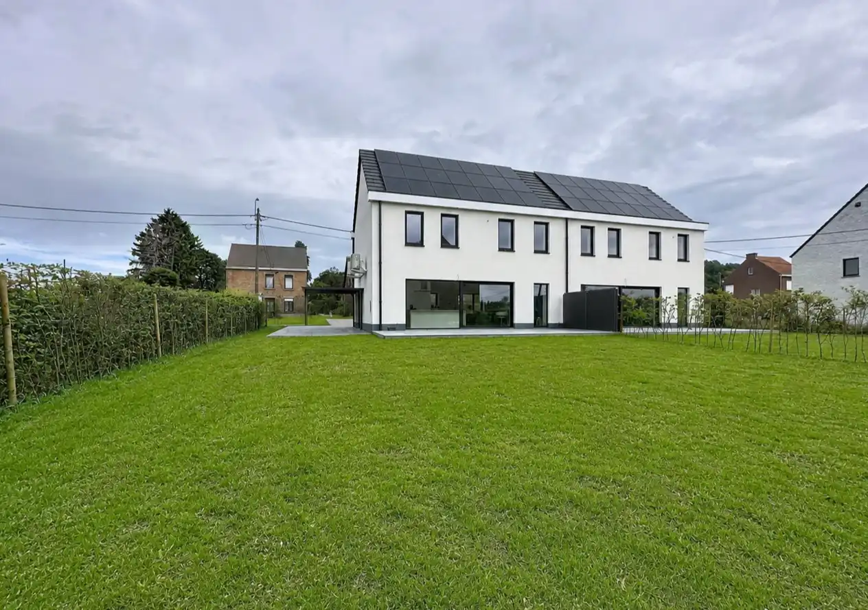 Instapklare vernieuwbouwwoning in het mooie Wezemaal foto 24