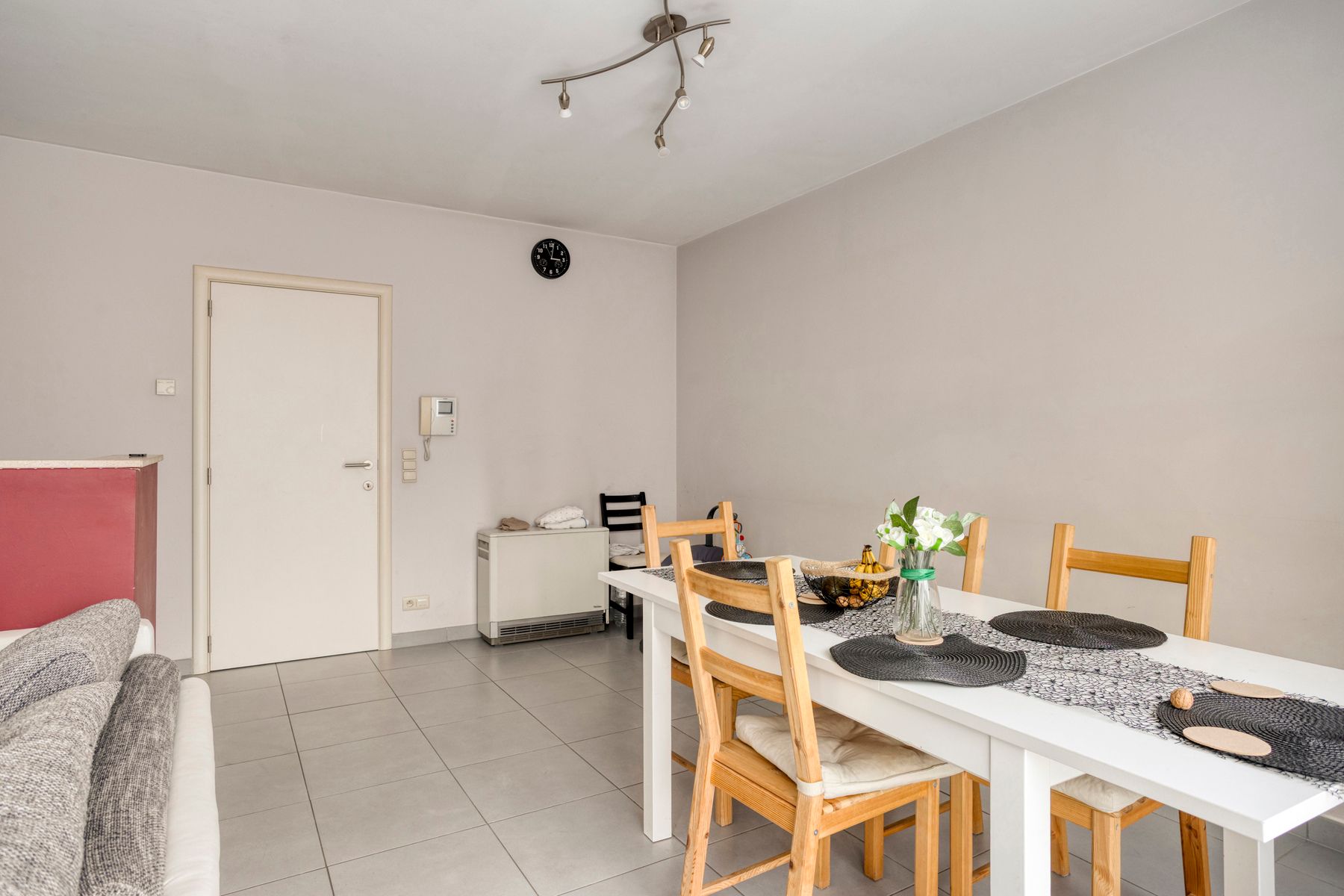 Instapklaar appartement met terras in het centrum van Zellik! foto 6