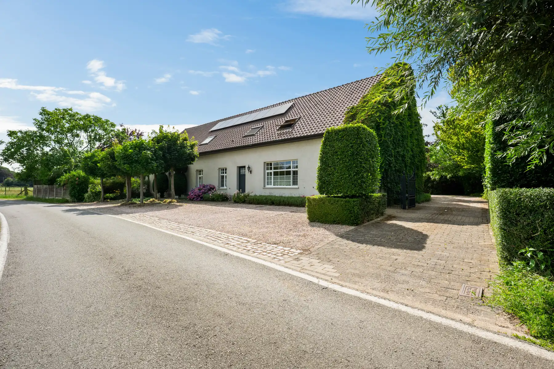 Unieke hoeve op 5.589 m² in Wommelgem. foto 2