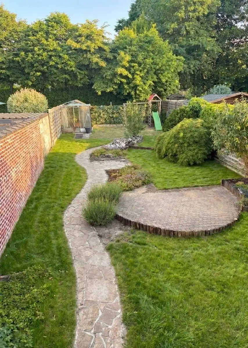 Rustig gelegen woning met garage en tuin foto 17