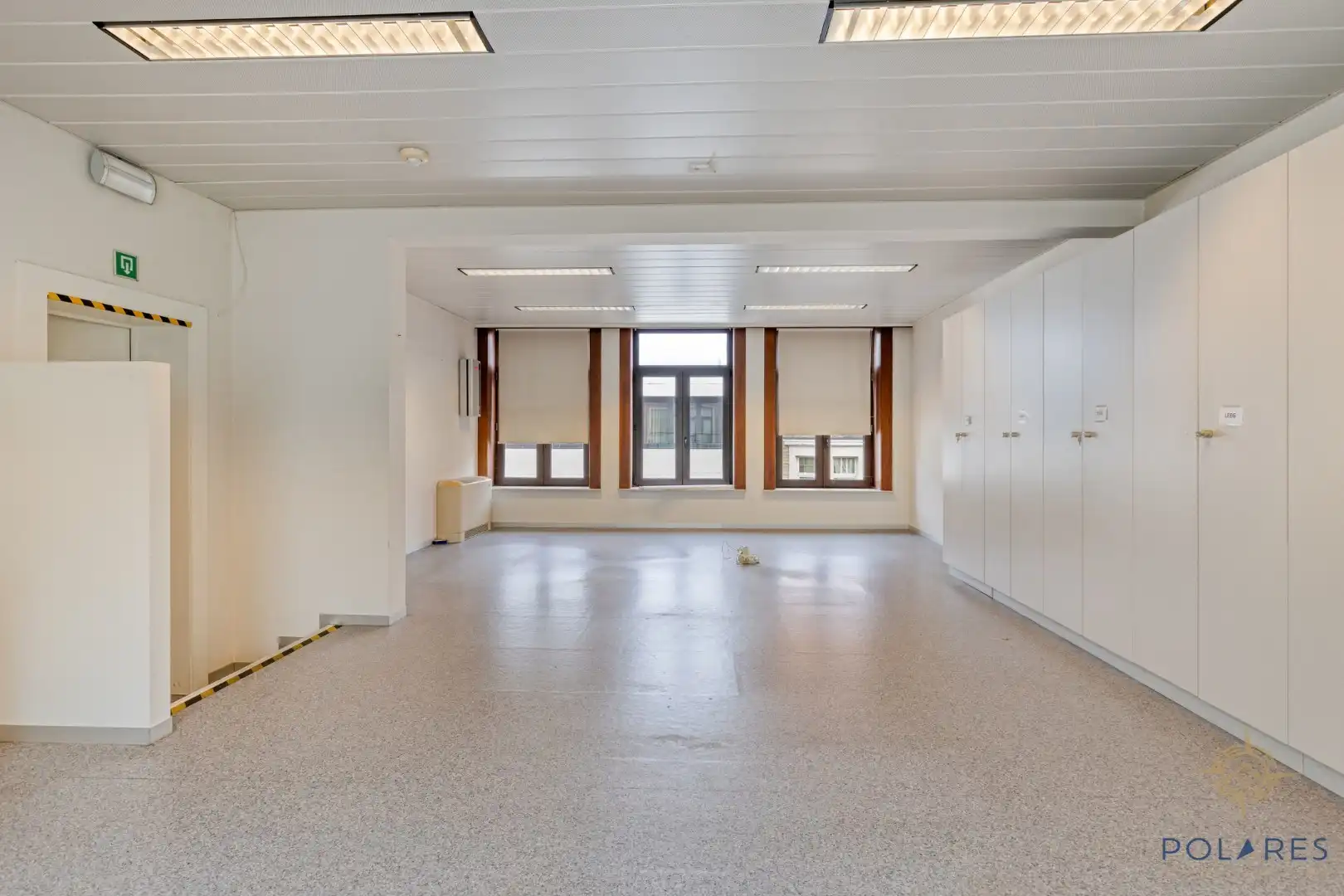 Zeer groot kantoorpand in de winkelstraat van Vilvoorde foto 21