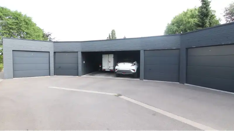 Instapklare 2-slaapkamerduplex met terras en carport te huur in Sijsele Damme foto 13