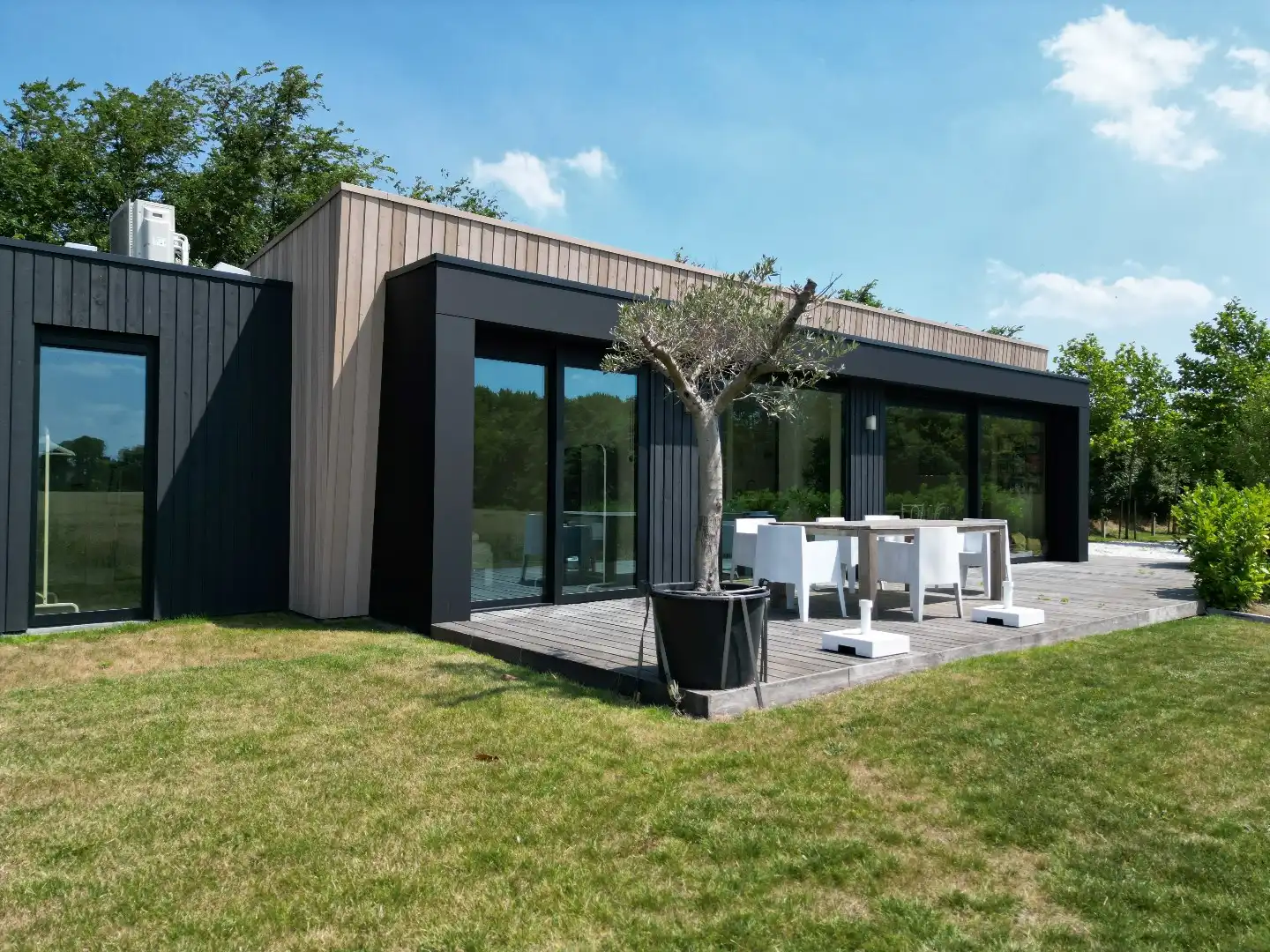 Exclusieve dijkwoning met eigen guesthouse foto 33