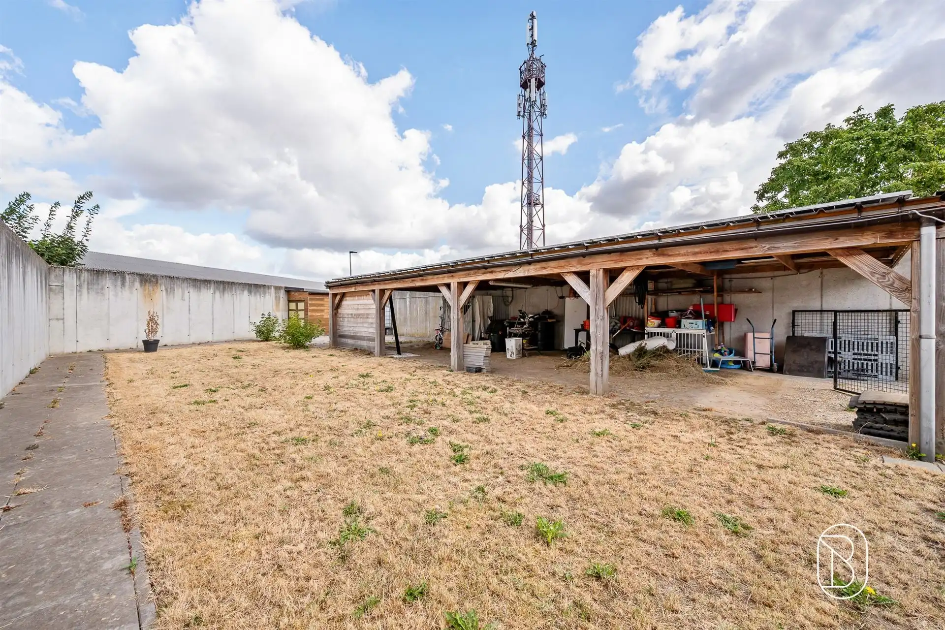 Voormalige bakkerij met woonst, garage, tuin en potentieel foto 9