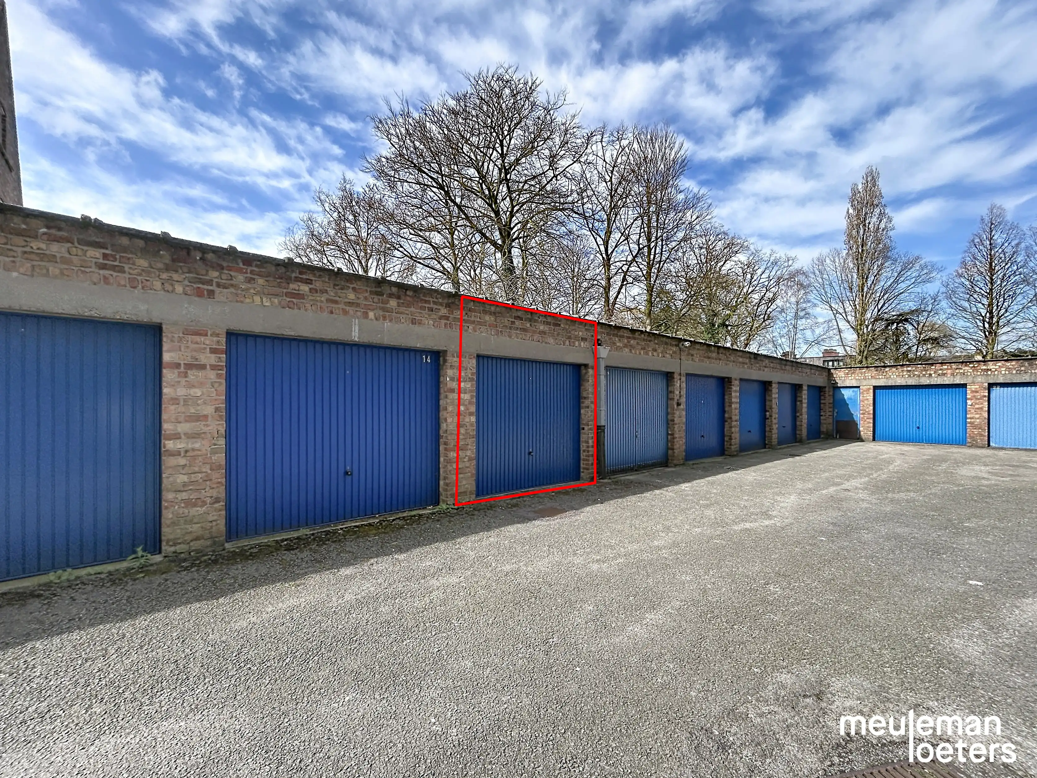 Ruime garagebox te Sint-Michiels foto 5