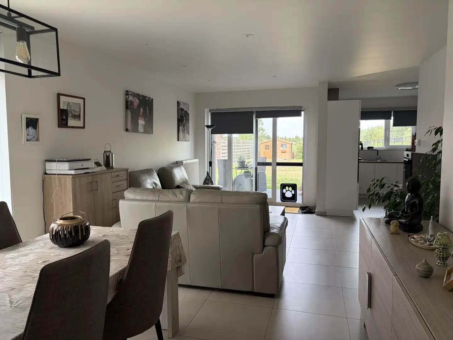 Halfopen woning met 3 slaapkamers, garage en grote tuin. foto 3