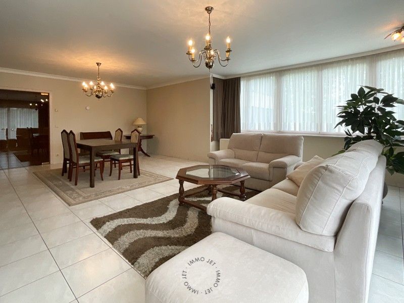 Prachtig gelegen ruim appartement van 117m² met 2 slaapkamers en garage foto {{pictureIndex}}
