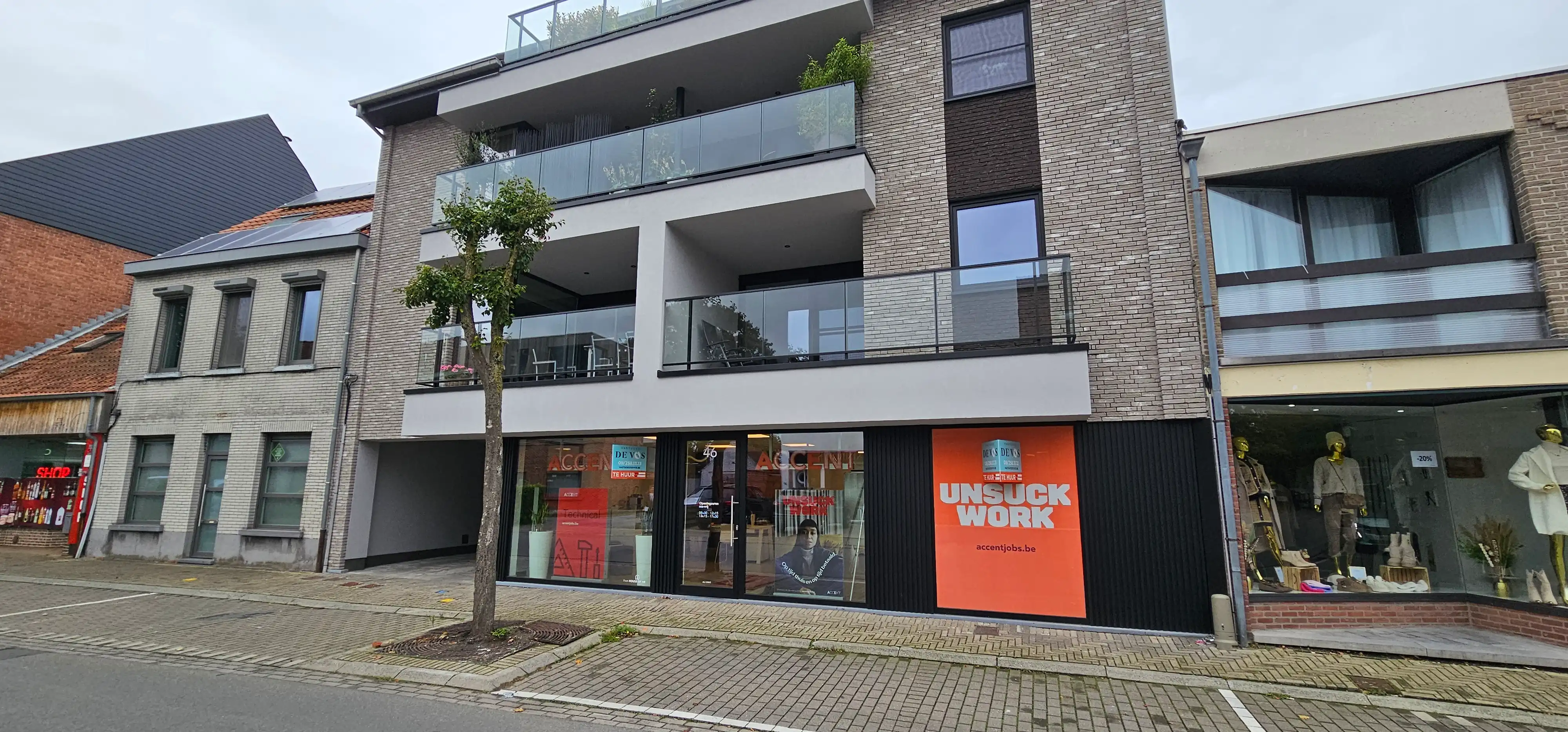 Nieuwbouw handelsruimte te huur in het centrum van Evergem foto 2