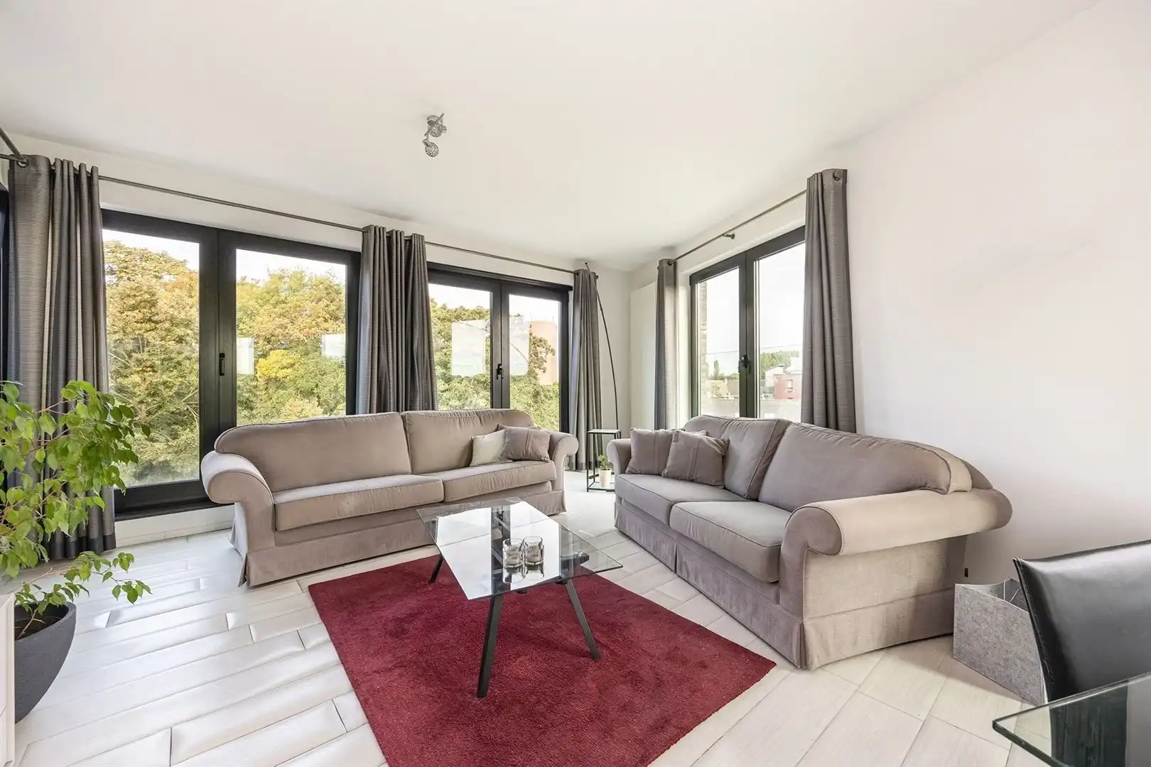 Lichtrijk appartement met groenzicht, parking en groot terras foto 12