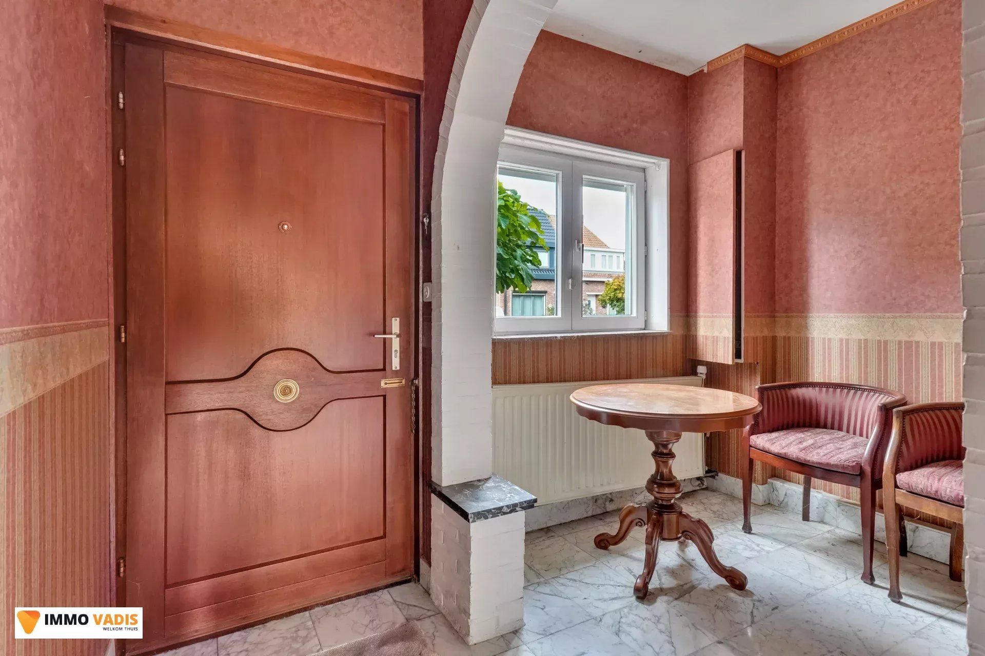 Woning met drie slaapkamers en dubbele garage foto 2