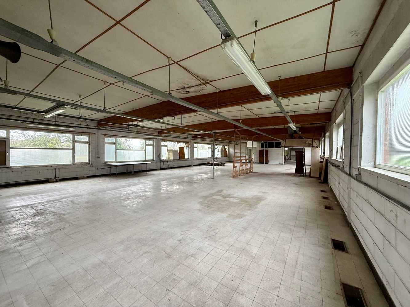 Heel ruime loods te Elst! foto 3