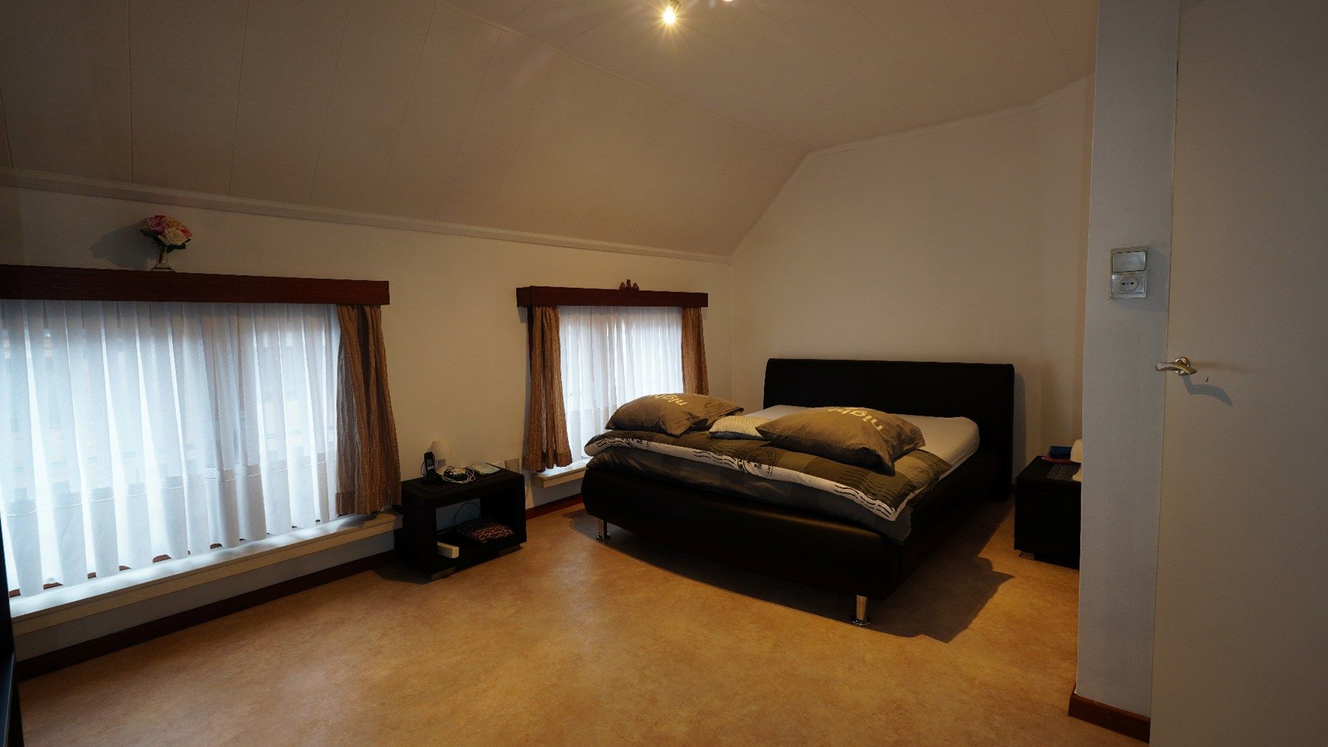 Halfopen bebouwing met veranda, garage en tuin te Lokeren foto 9