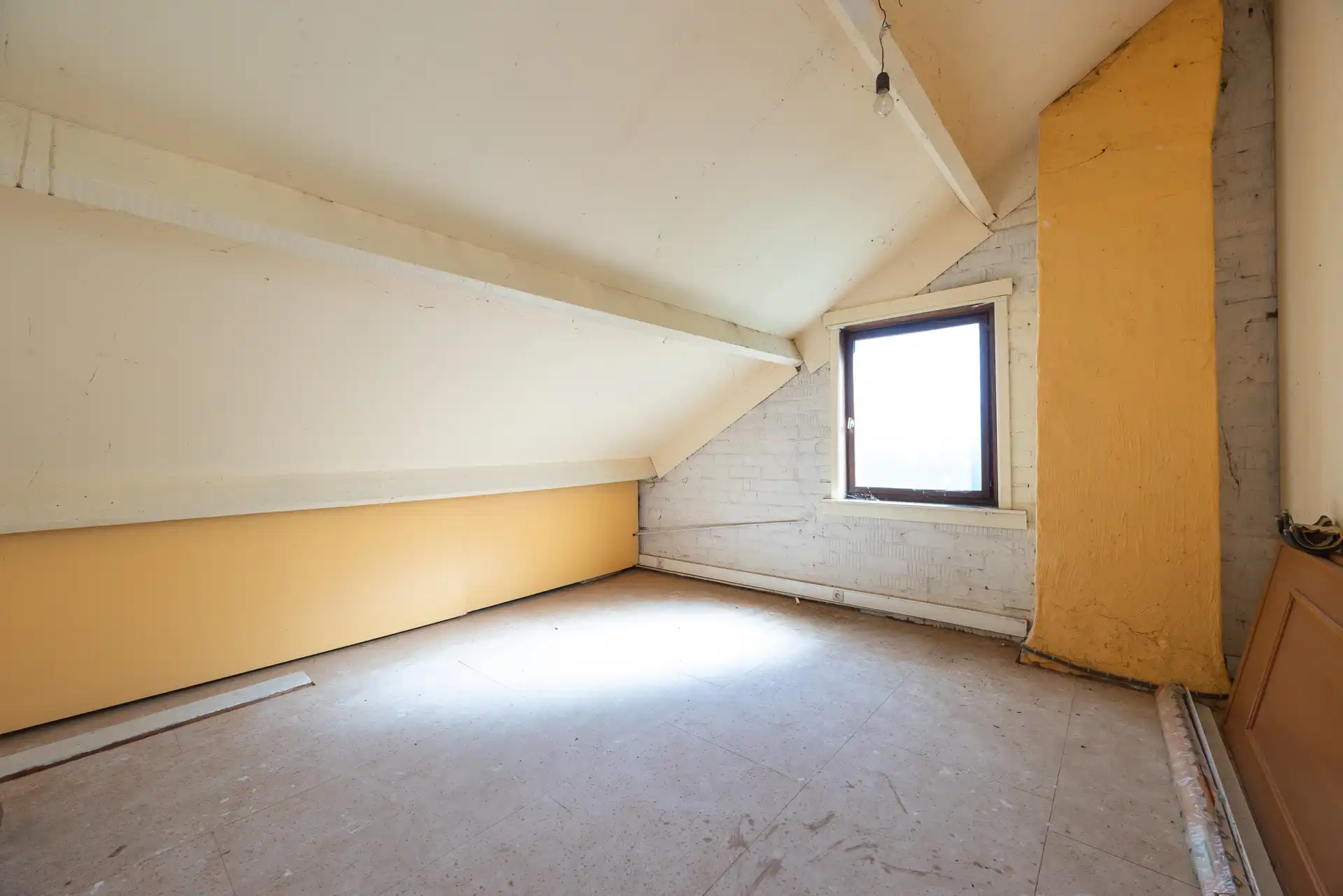 Ruime, te renoveren laagbouwvilla in doodlopende straat. foto 18