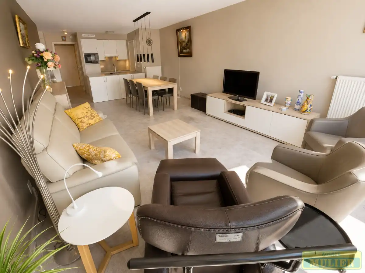 RECENT APPARTEMENT&nbsp; (2018) MET ZIJDELINGS ZEEZICHT TE KOOP IN DE PANNE foto {{pictureIndex}}